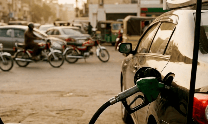 تیل 50 ڈالر فی بیرل تک آسکتا ہے، پاکستان میں پیٹرول 200 روپے ہو سکتا ہے"؛ رانا احسان افضل کا اہم بیان