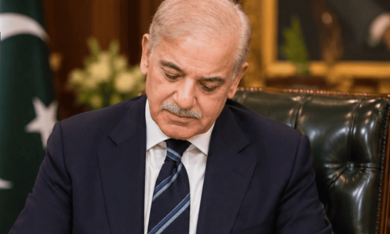 "پاکستان میری سب سے بڑی ترجیح، ملک کے لیے اپنی زندگی وقف کرنے کو تیار ہوں"؛ وزیراعظم شہباز شریف کا عزمِ صمیم