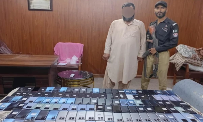 Karachi_ Smuggling of 137 mobile phones worth over Rs 10 million foiled, suspect arrested