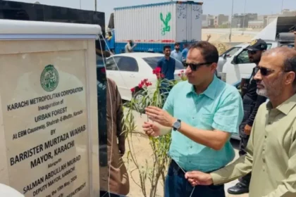Mayor Wahab inaugurates project to plant 100,000 saplings along Shahrah-i-Bhutto