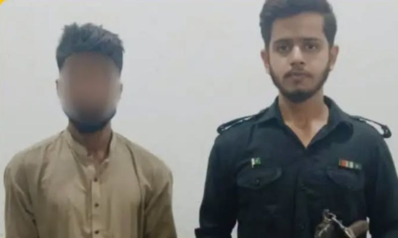 کراچی: تھانہ گلشنِ اقبال پولیس کی کارروائی، نیپا پُل کے قریب آئس سپلائر محمد بلال گرفتار