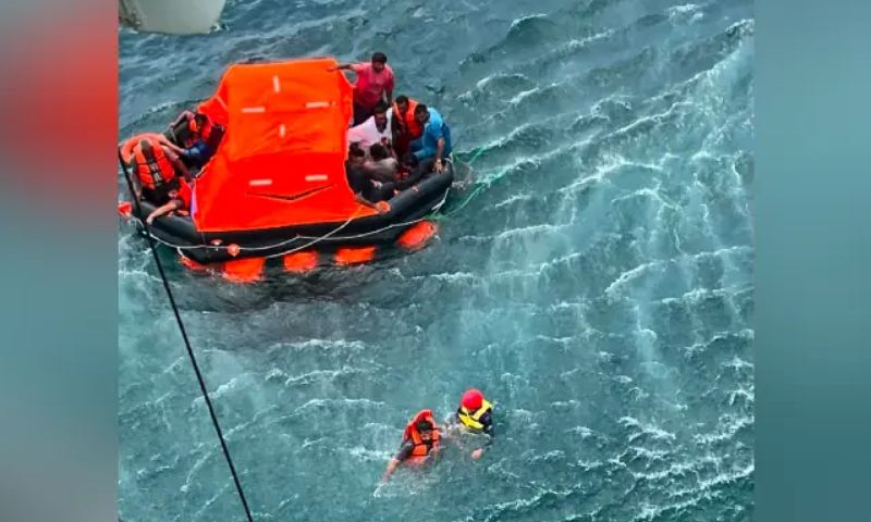 Pakistan Navy's major action near Odmara, expedient rescue of 20 employees from sinking ship